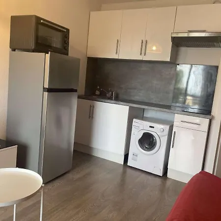 Juan Les Pins: 2 Pieces Avec Piscine Proche - Fr-1-252-194 * Antibes