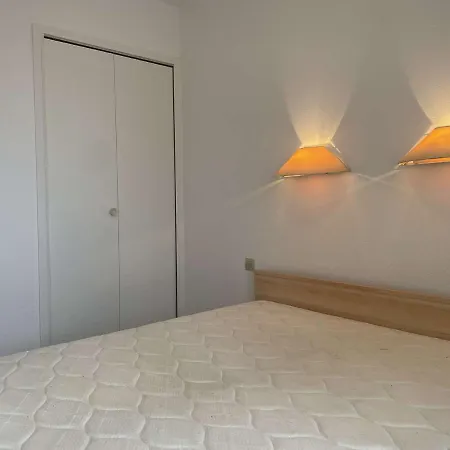 Juan Les Pins: 2 Pieces Avec Piscine Proche - Fr-1-252-194 Antibes