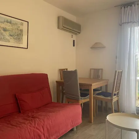 Juan Les Pins: 2 Pieces Avec Piscine Proche - Fr-1-252-194 Antibes