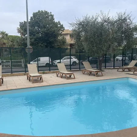 Juan Les Pins: 2 Pieces Avec Piscine Proche - Fr-1-252-194 * Antibes