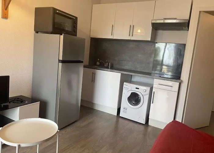 Juan Les Pins: 2 Pieces Avec Piscine Proche - Fr-1-252-194 * Antibes