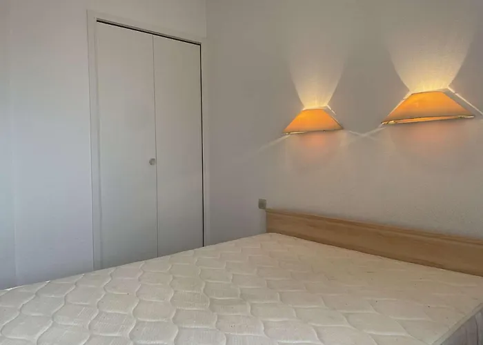 Juan Les Pins: 2 Pieces Avec Piscine Proche - Fr-1-252-194 Antibes