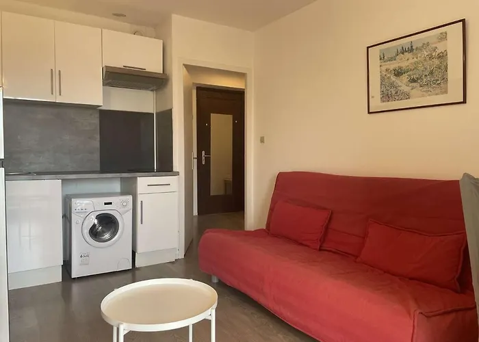 Apartment Juan Les Pins: 2 Pieces Avec Piscine Proche - Fr-1-252-194 Antibes