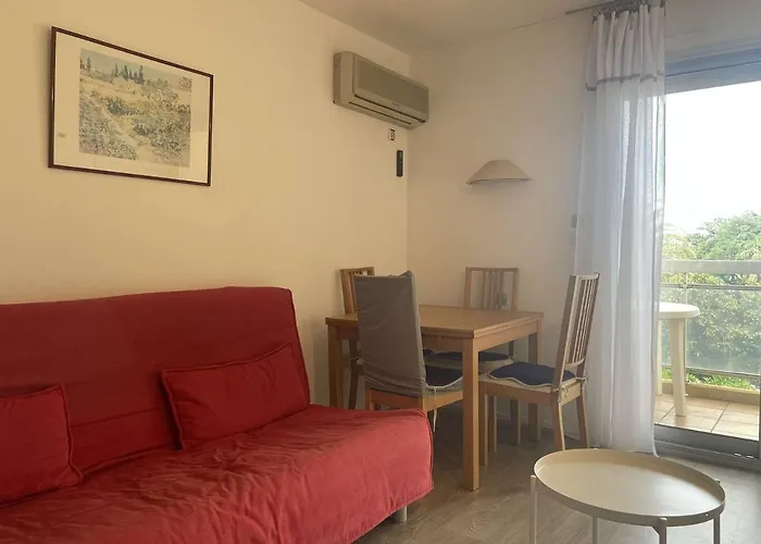 Juan Les Pins: 2 Pieces Avec Piscine Proche - Fr-1-252-194 Antibes