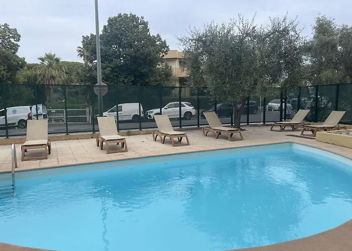 Juan Les Pins: 2 Pieces Avec Piscine Proche - Fr-1-252-194 * Antibes